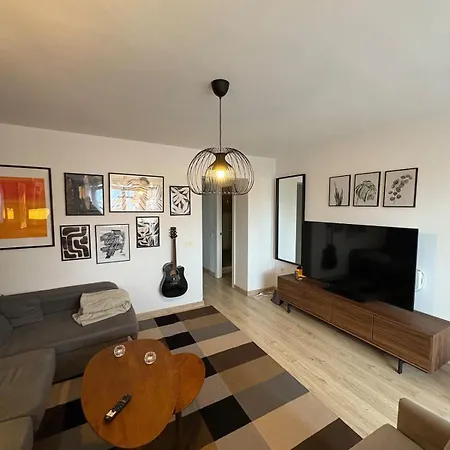 Centrico Y Luminoso En *